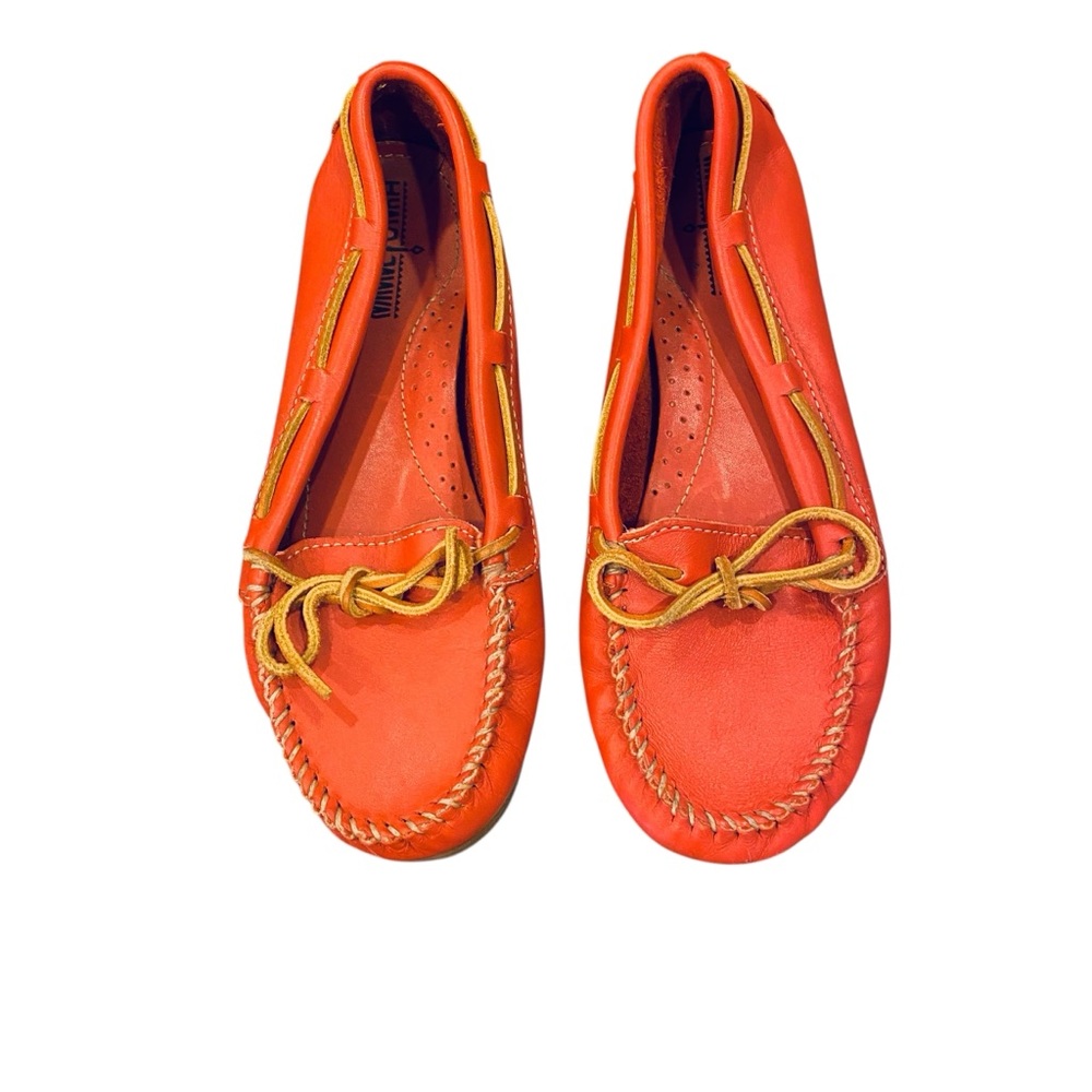 Minnetonka Women’s Red Leather Moccasins with Tan Laces and Slip-On Design Sz 8